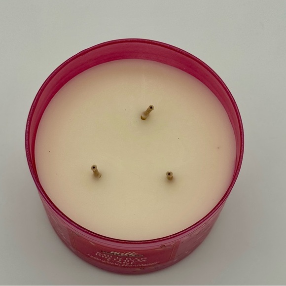 Bath & Body Works Milk Bar Birthday Cake Candle 3 Wick Candle NWT - Picture 6 of 8